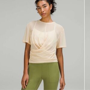 NWT Lululemon Lightweight Mesh Reversible Yoga Tee Prosecco size 6